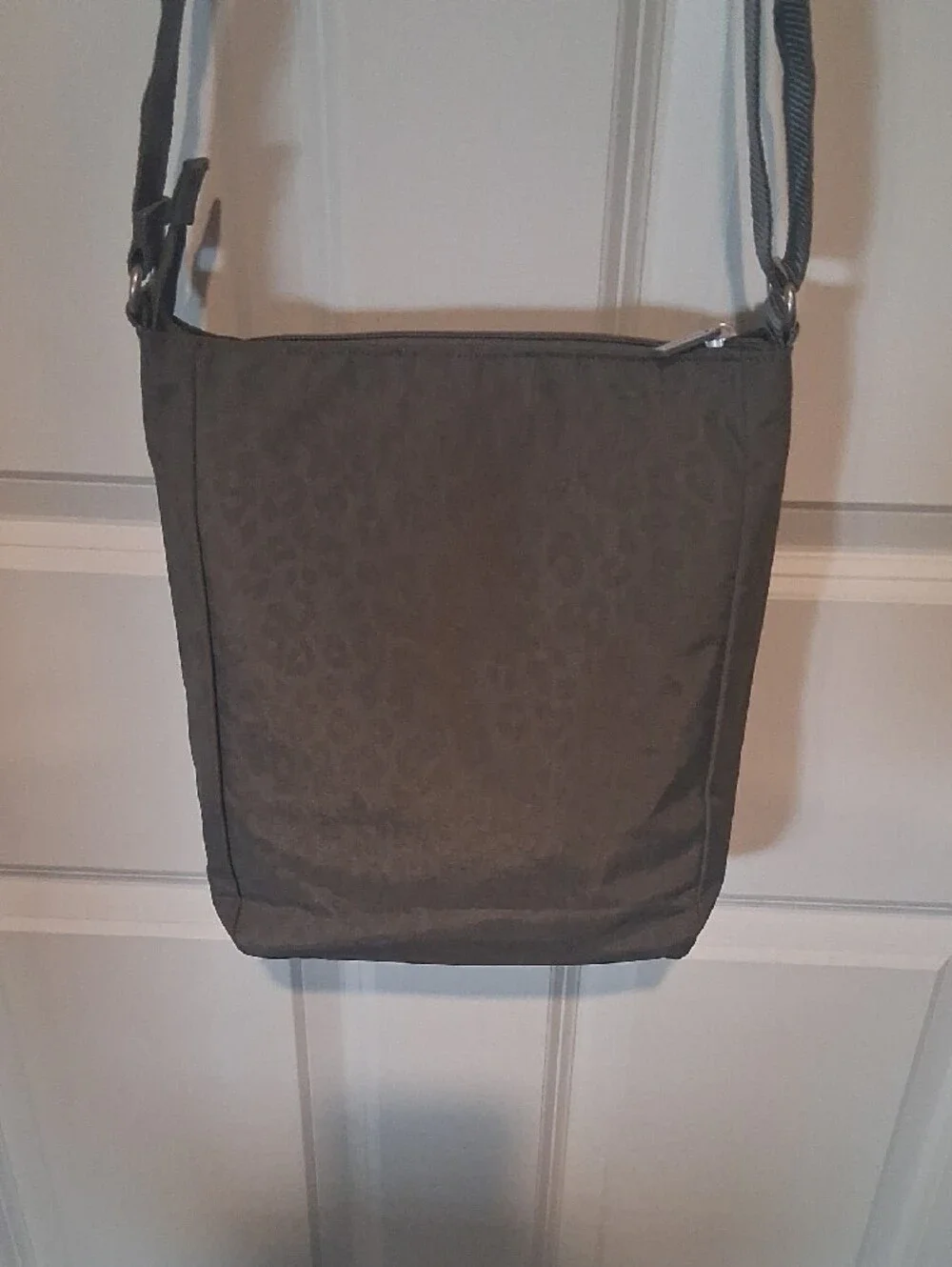 Baggallini Gray Crossbody Bag with Subtle Leopard Print And Adjustable Strap